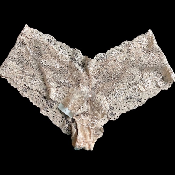 Rene Rofe Lingerie Lace Panties, Beige, Size 8, NWT, Scallop Trims - Picture 1 of 4